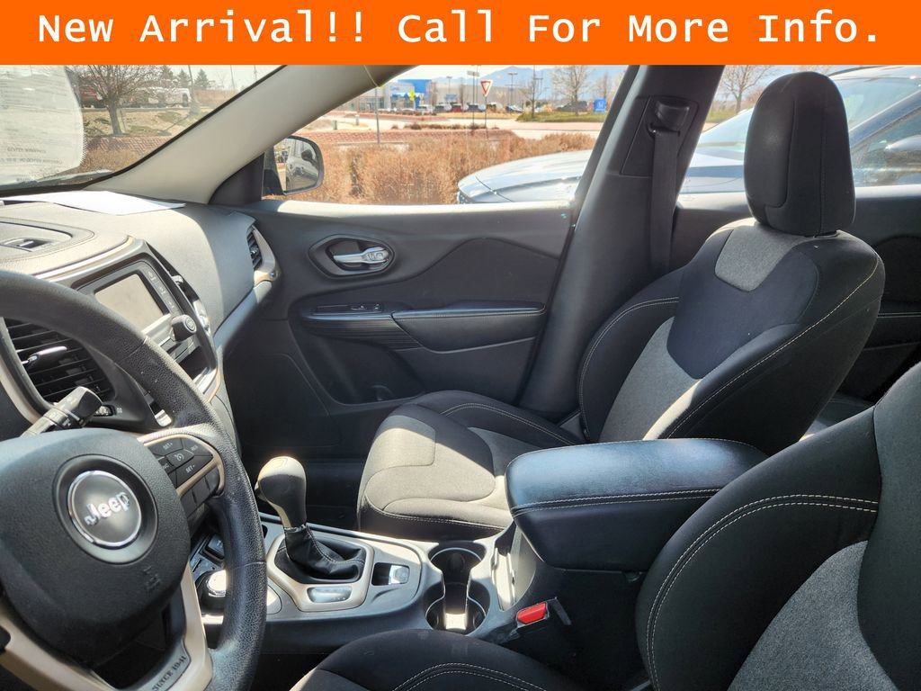 Used 2016 Jeep Cherokee Sport image 10