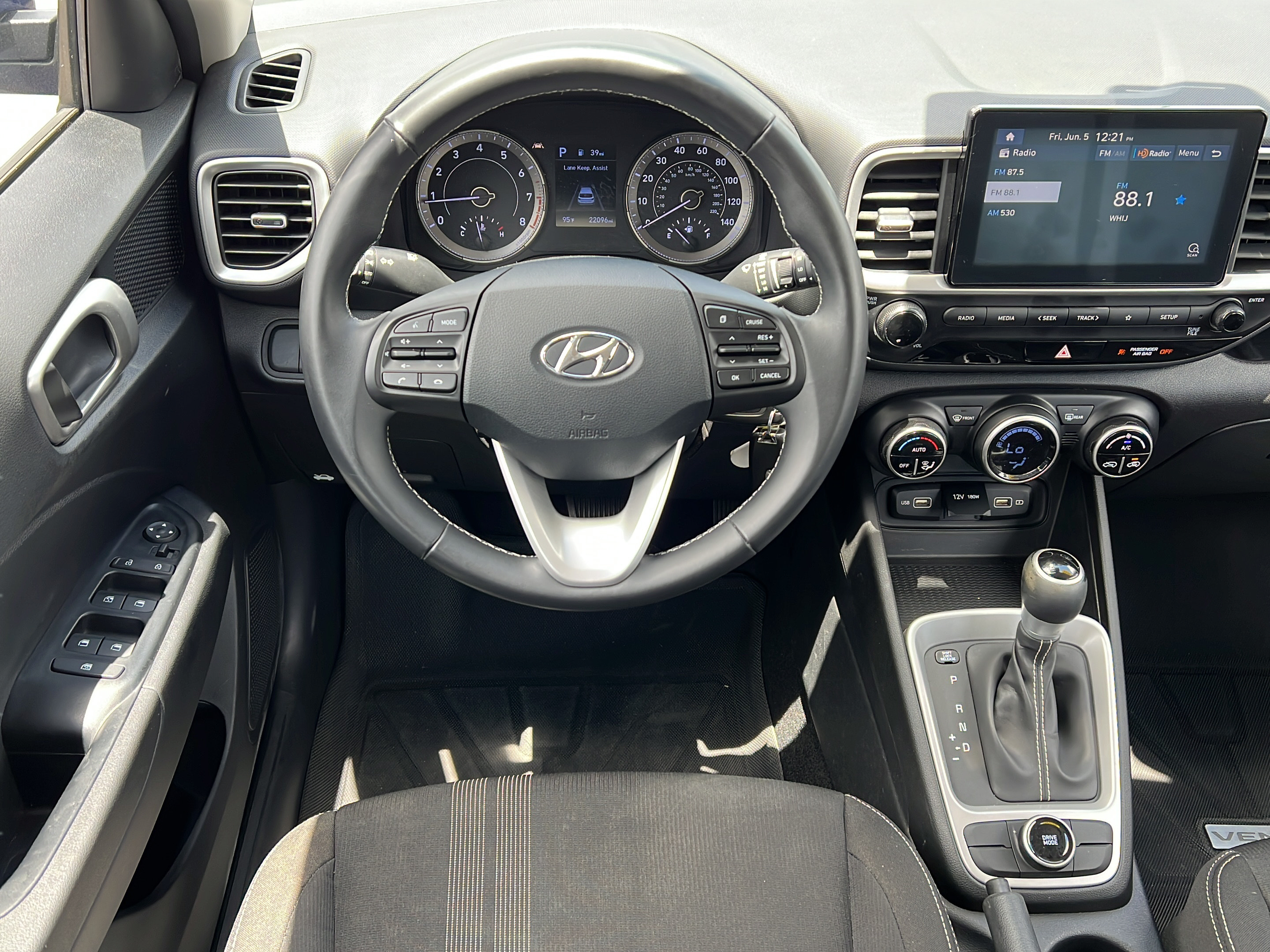 Used 2022 Hyundai Venue SEL w/ Cargo Package FWD image 12