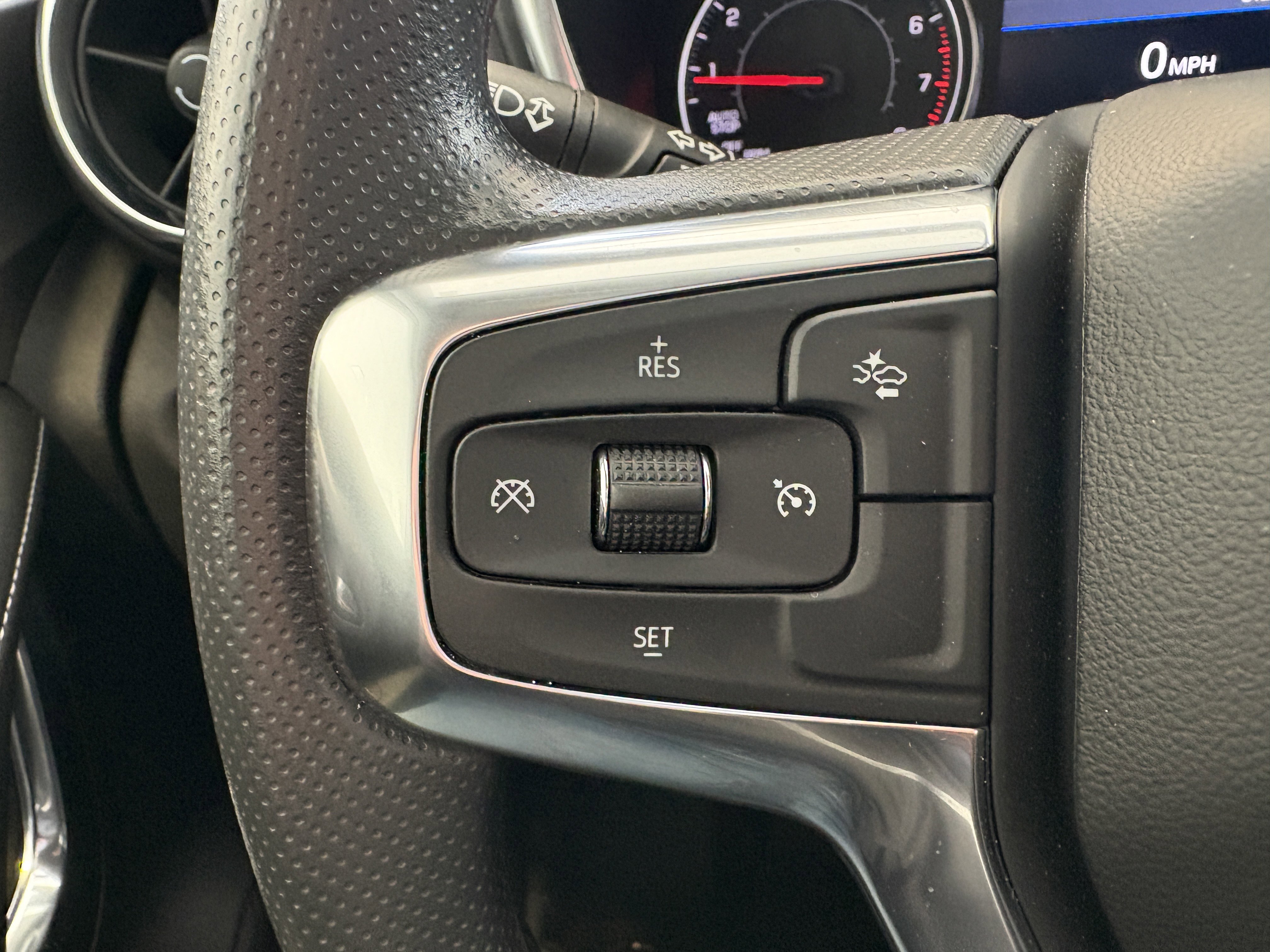 Used 2025 Chevrolet Blazer LT w/ Convenience Package FWD image 12