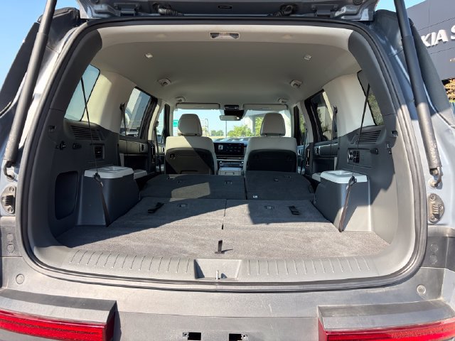 Used 2025 Hyundai Santa Fe SEL FWD image 18