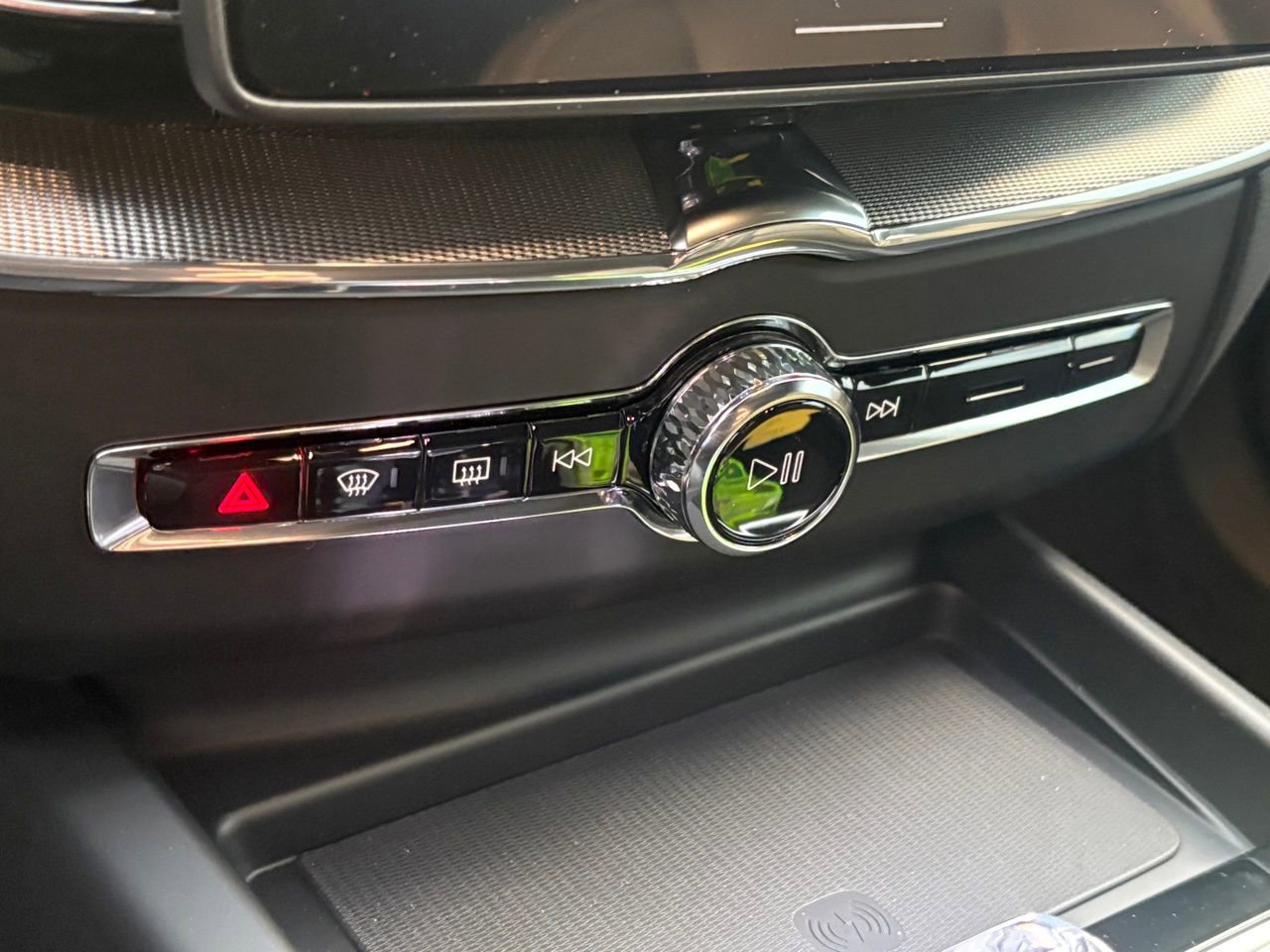 New 2026 Volvo XC60 T8 Ultra w/ Protection Package Premier image 16