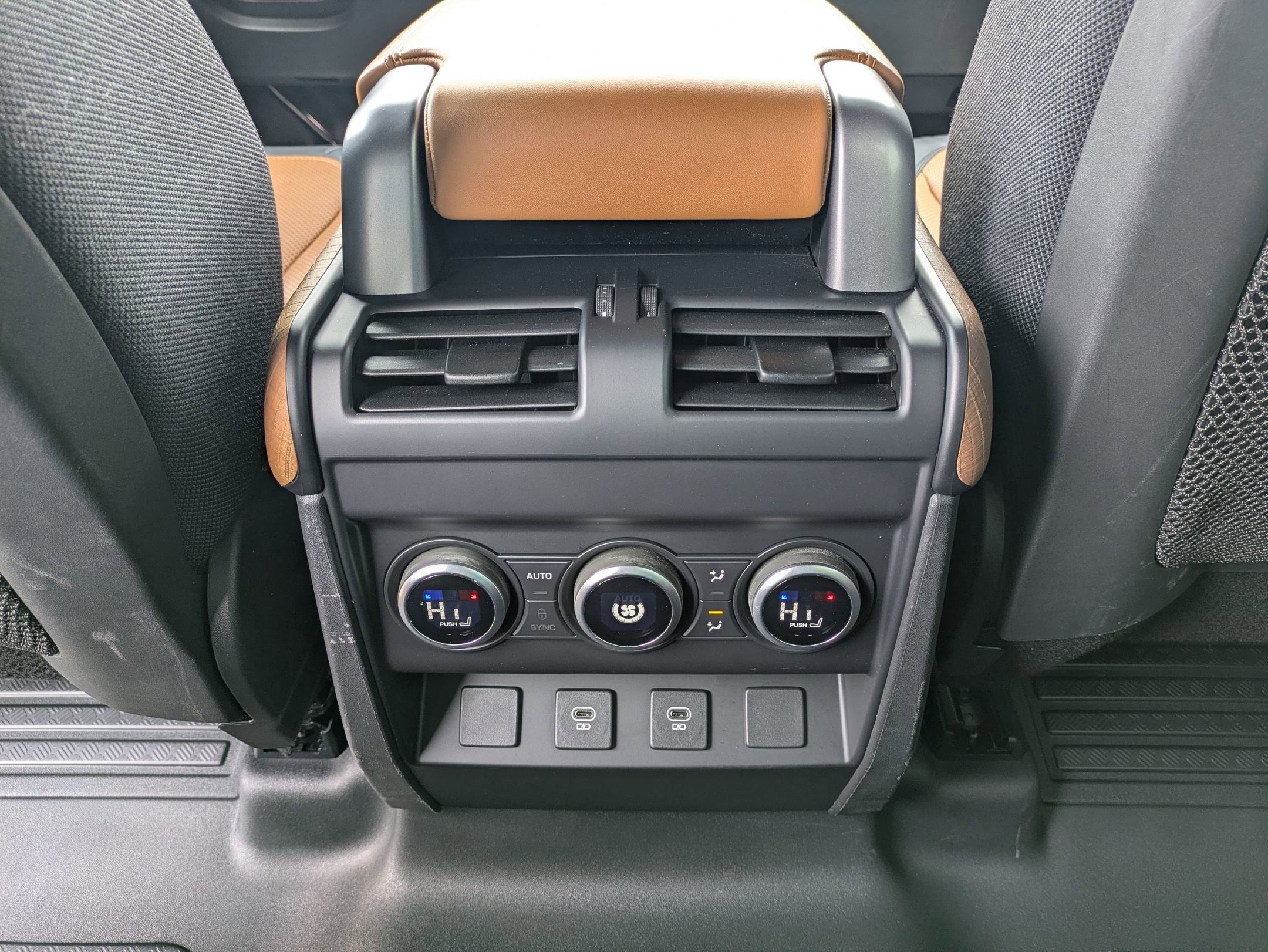 Used 2023 Land Rover Defender 110 X image 24