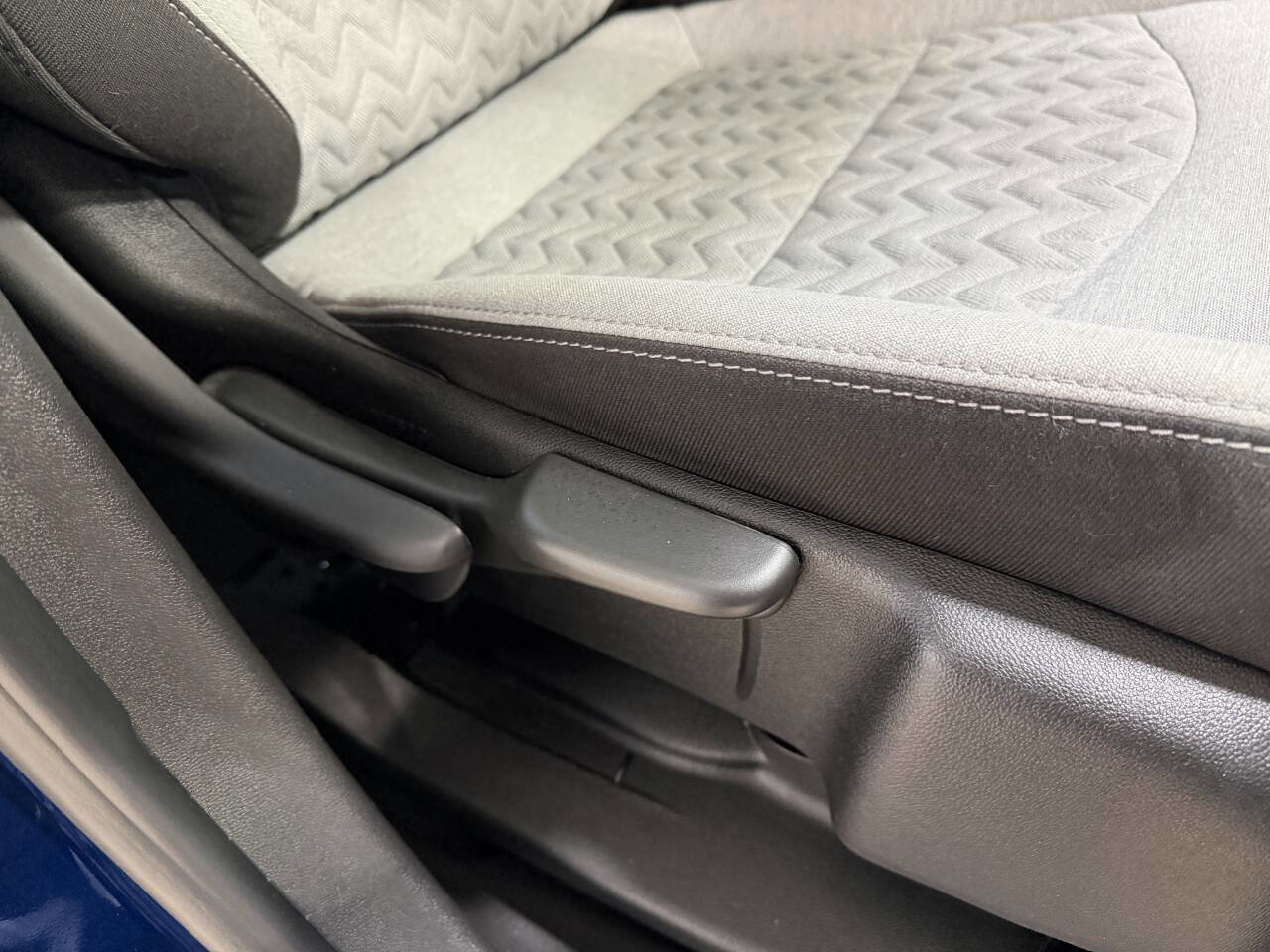 Used 2022 Chevrolet Equinox LS AWD/4WD image 12