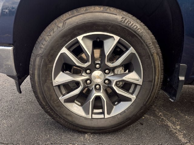 Used 2023 Chevrolet Silverado 1500 LT AWD/4WD image 11