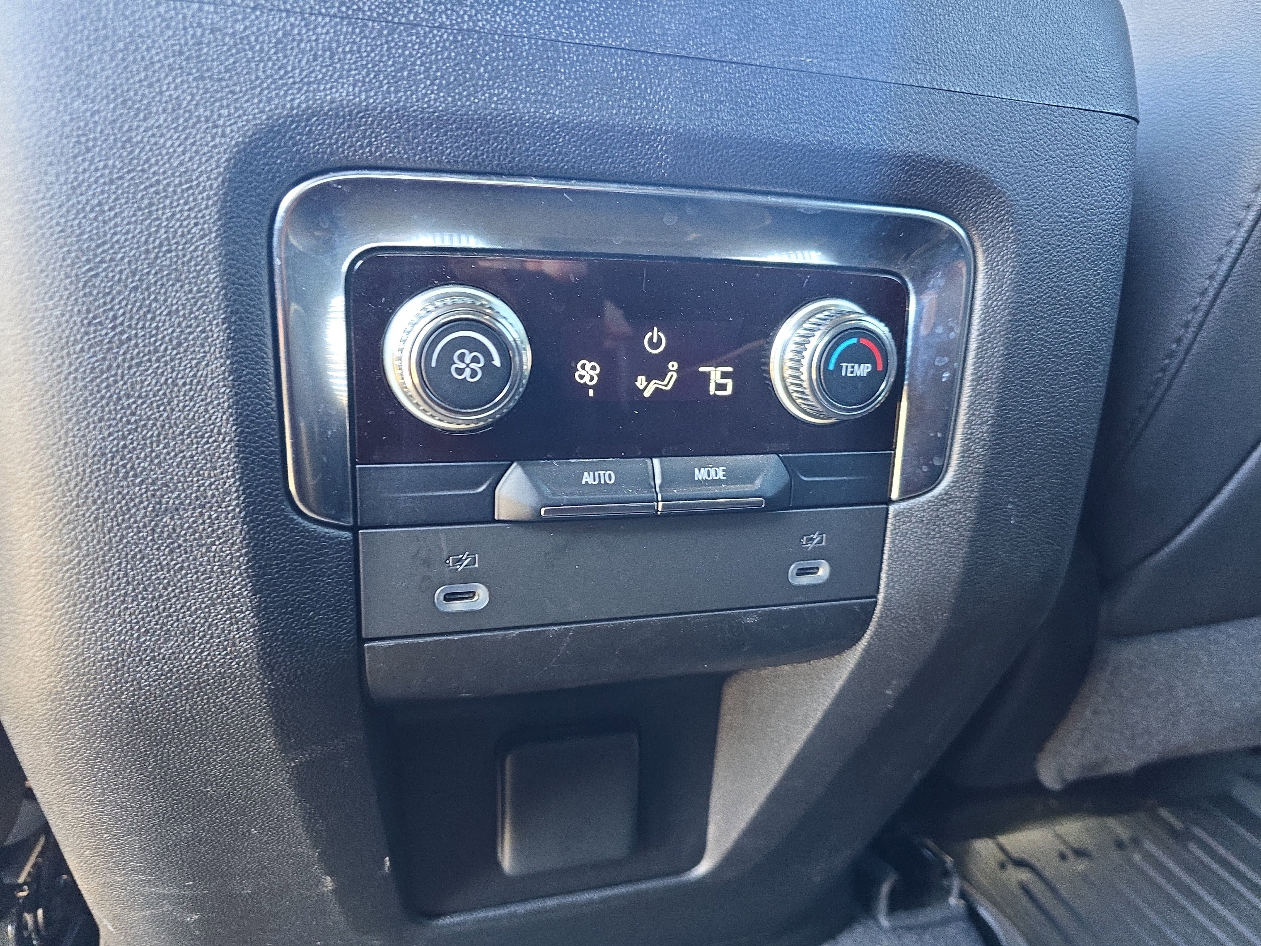 Used 2023 GMC Yukon SLT AWD/4WD image 14