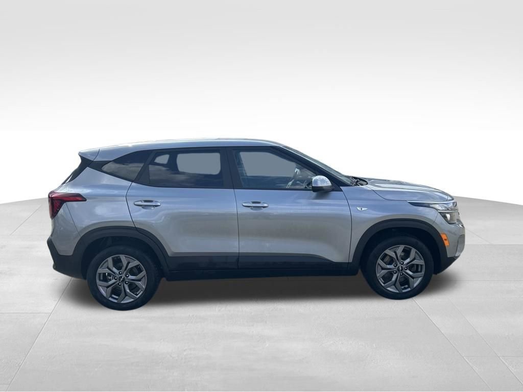 Used 2024 Kia Seltos LX image 7