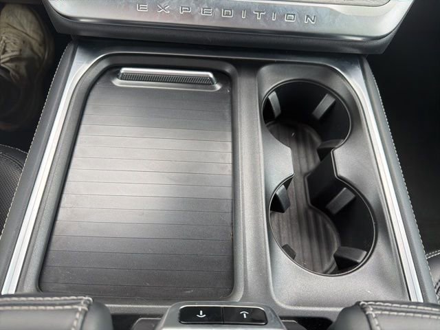 Used 2025 Ford Expedition Max Platinum w/ Driver's Package image 50