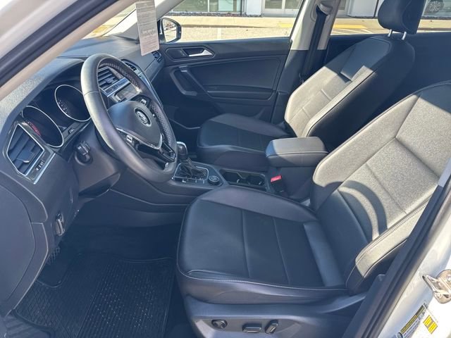 Certified 2021 Volkswagen Tiguan SE w/ Panoramic Sunroof Package image 14