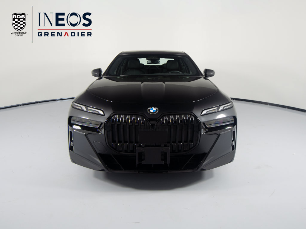 Used 2023 BMW 760i xDrive AWD/4WD image 2