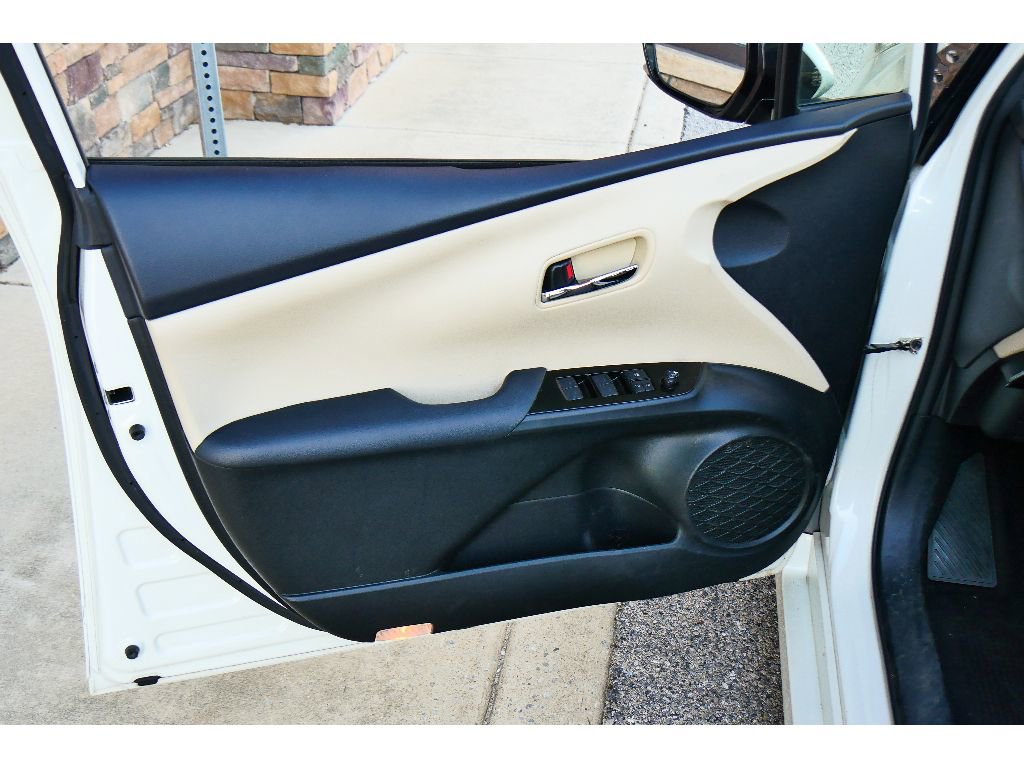 Used 2020 Toyota Prius XLE AWD/4WD image 9