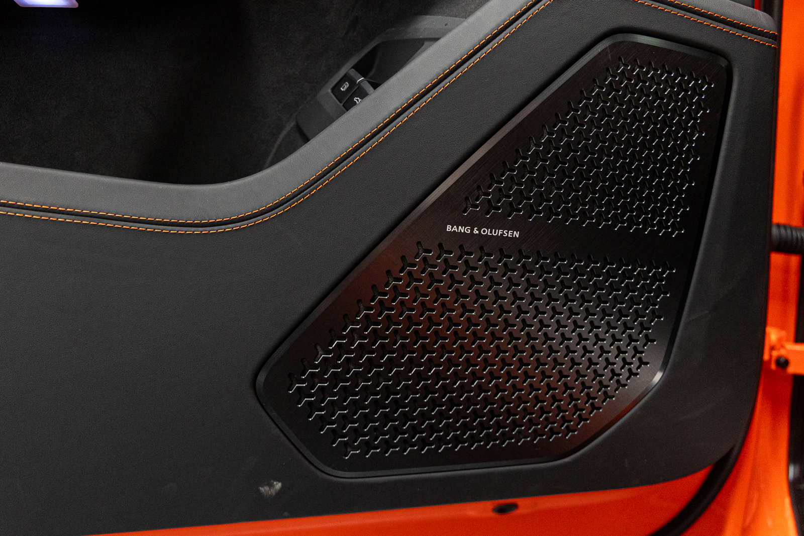 Used 2025 Lamborghini Urus SE image 20