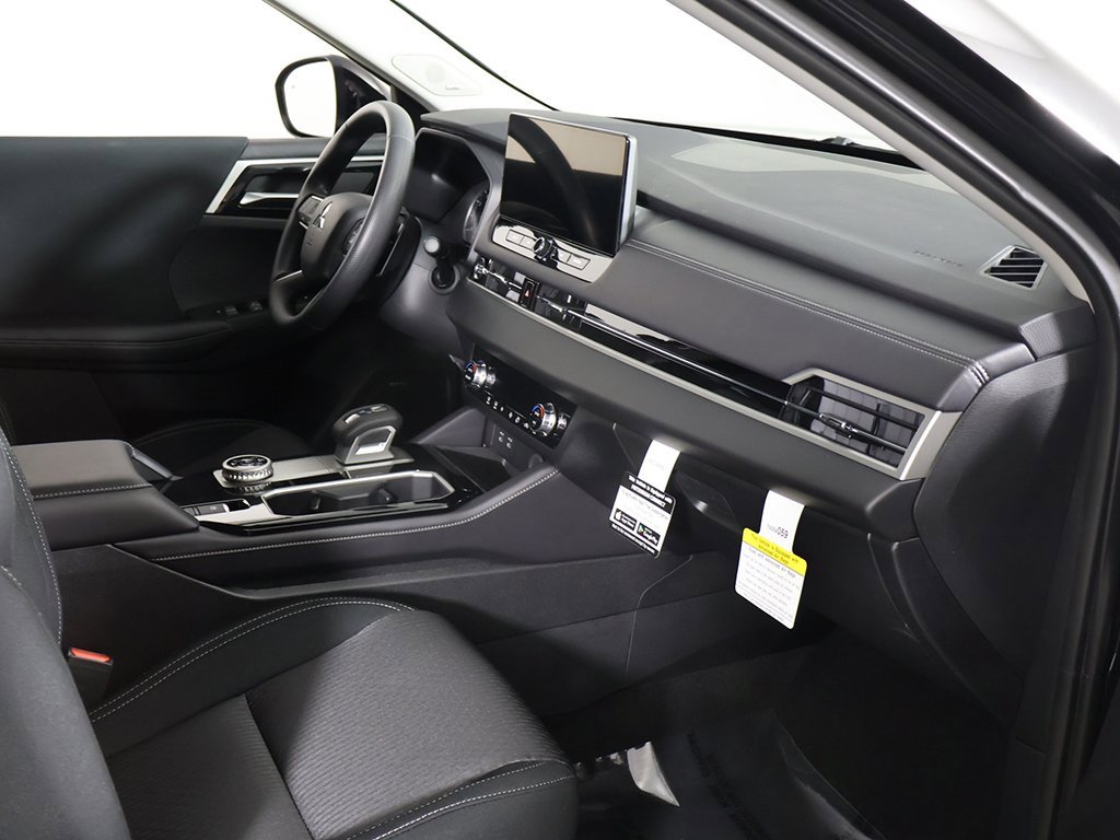New 2026 Mitsubishi Outlander ES image 25