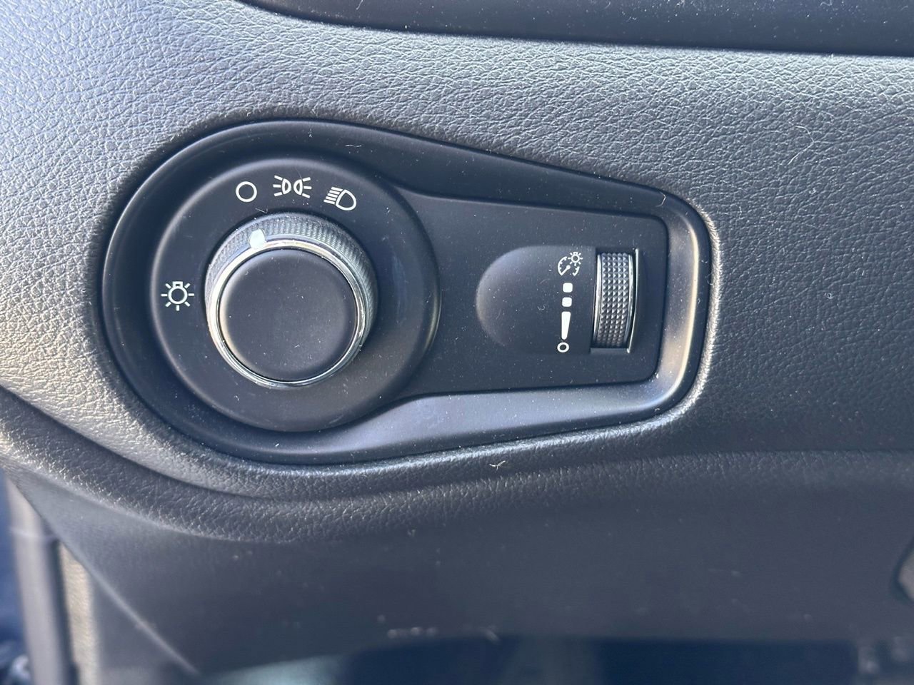 Used 2023 Jeep Renegade Latitude image 22