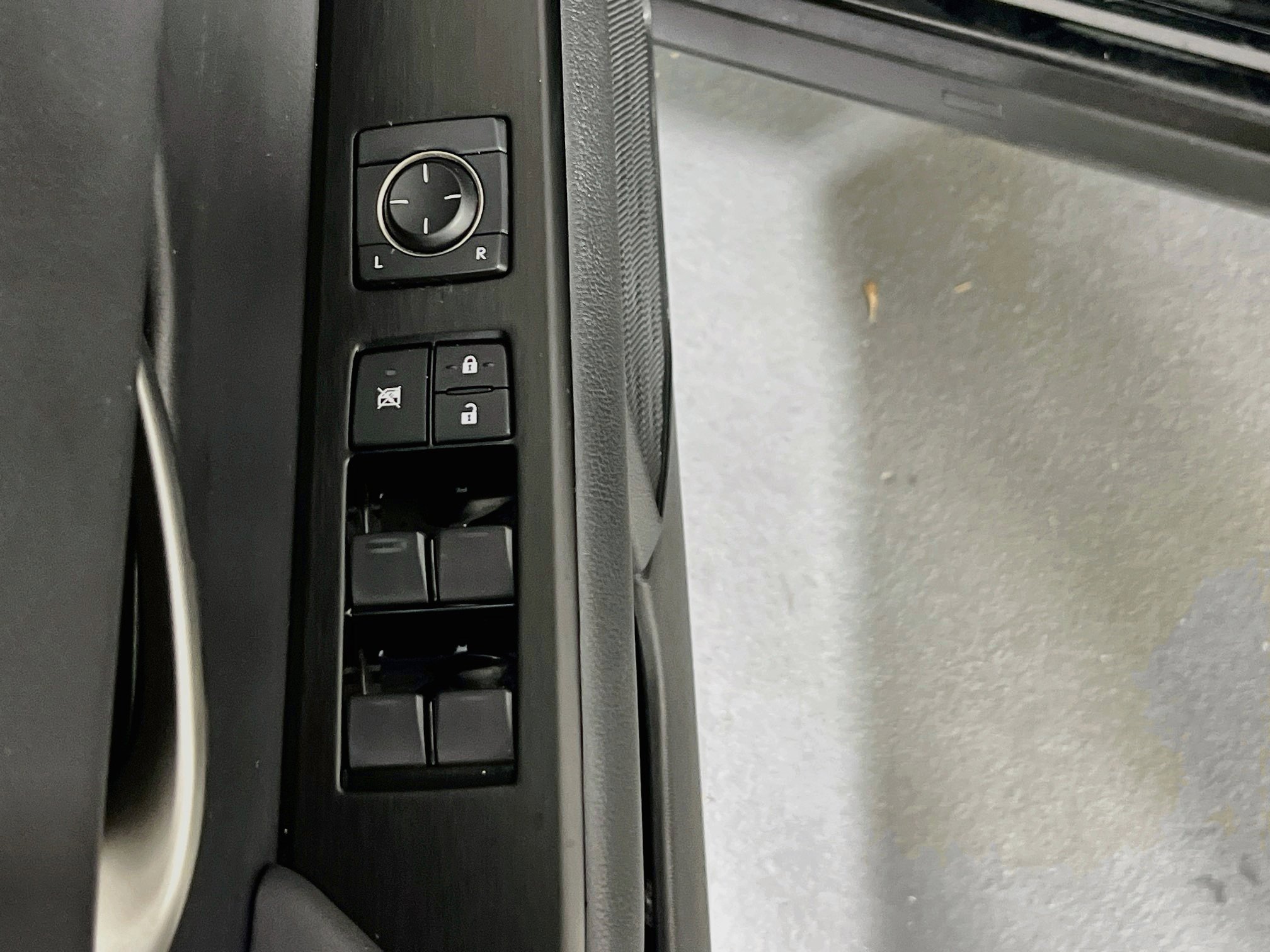 Used 2019 Lexus UX 200 F Sport w/ F Sport Premium Package FWD image 17