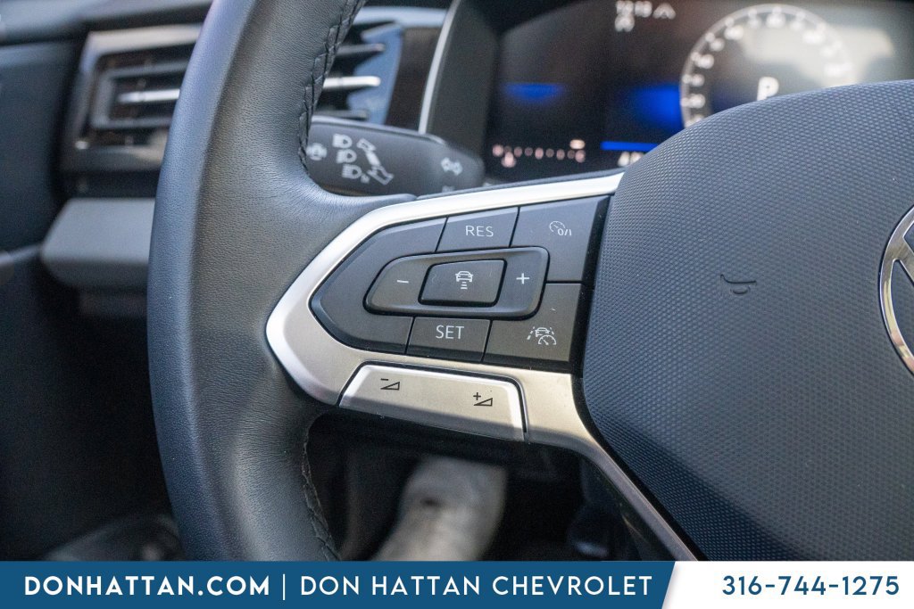 Used 2025 Volkswagen Jetta SE FWD image 12
