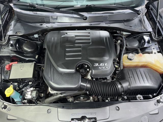 Used 2019 Dodge Charger SXT RWD image 6