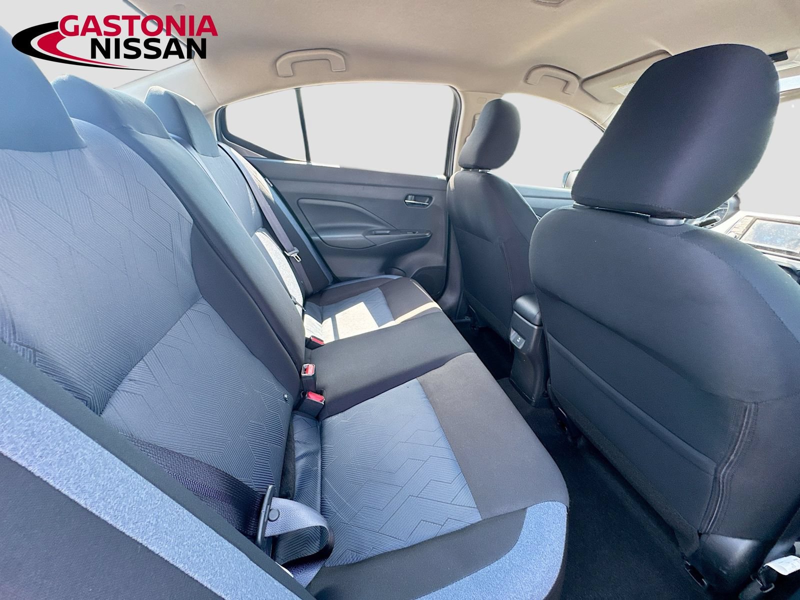 Used 2025 Nissan Versa SV FWD image 34