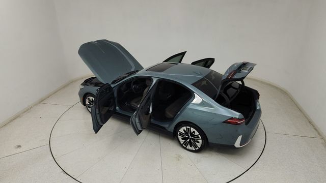 Used 2026 BMW i5 eDrive40 AWD/4WD image 33