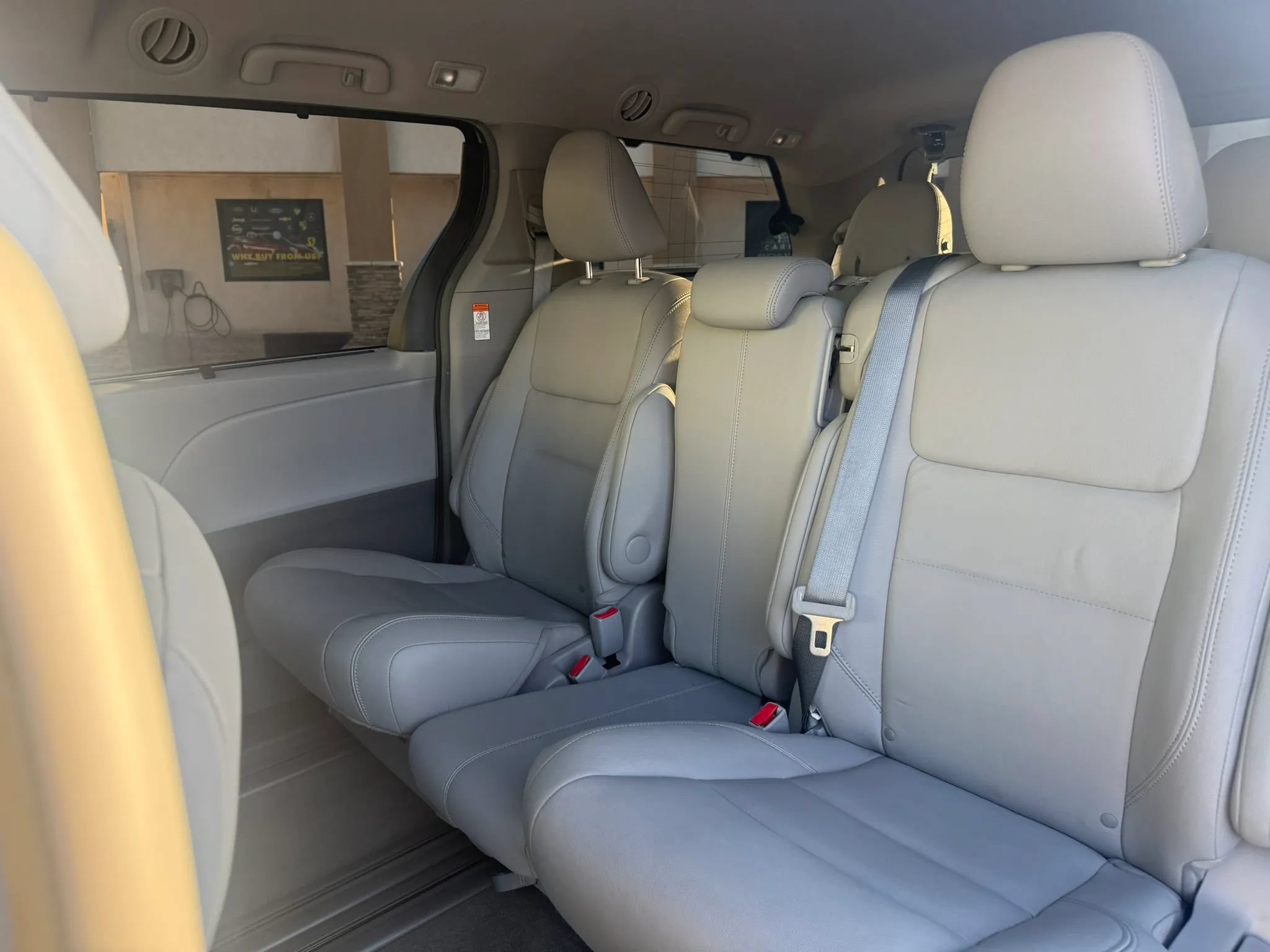 Used 2017 Toyota Sienna XLE w/ XLE Navigation Package FWD image 11