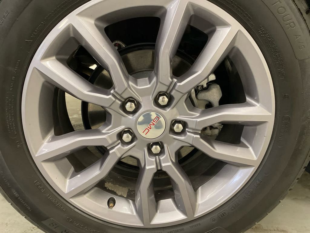 Used 2024 GMC Terrain SLT image 25