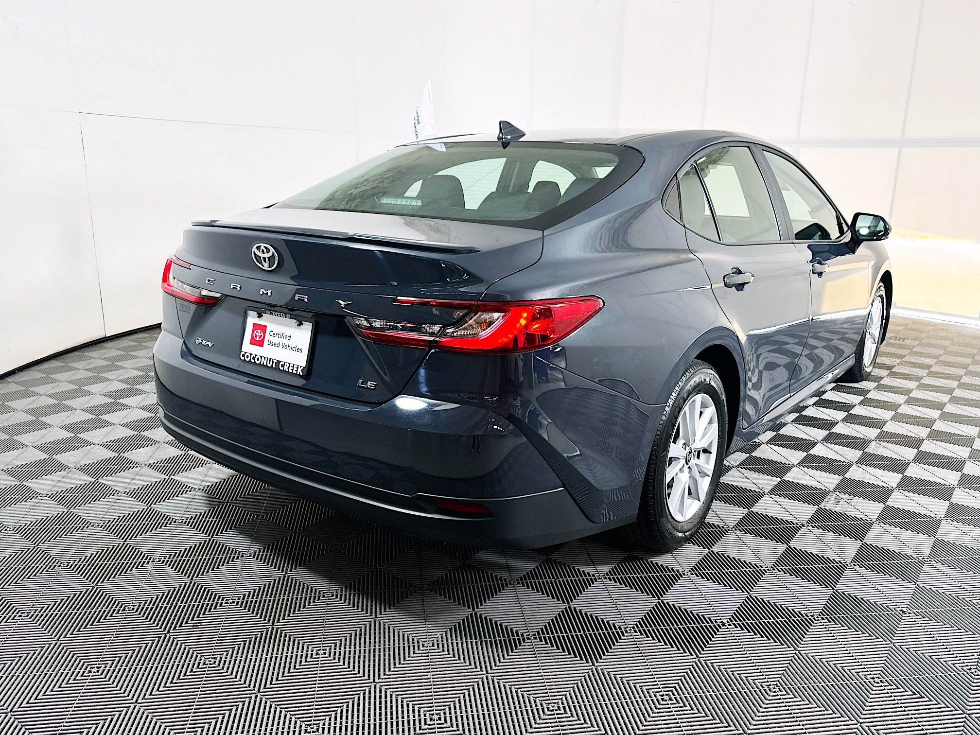 Used 2025 Toyota Camry LE w/ Convenience Package FWD image 3