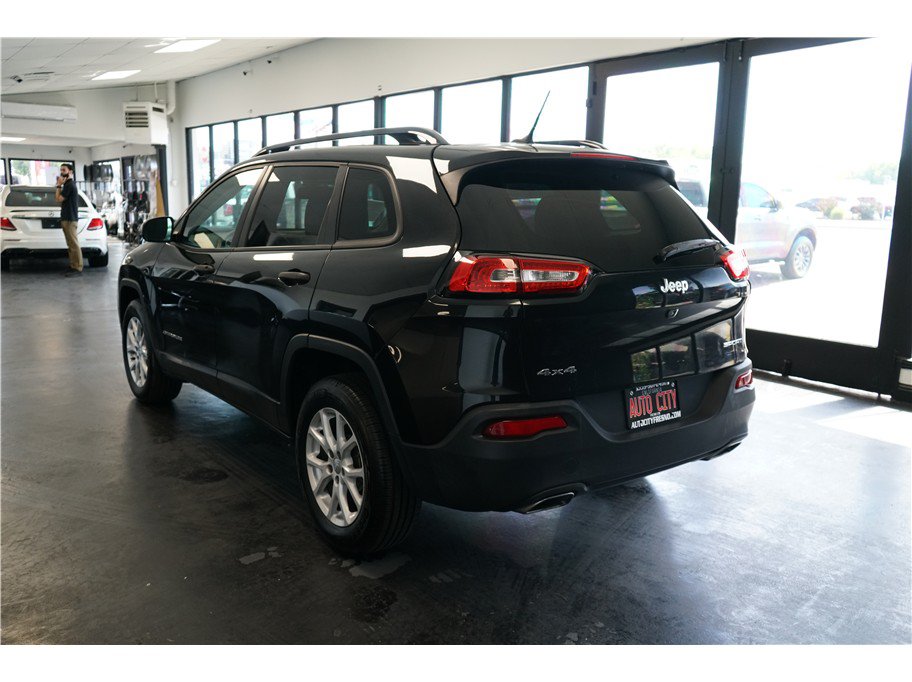 Used 2016 Jeep Cherokee Sport AWD/4WD image 5