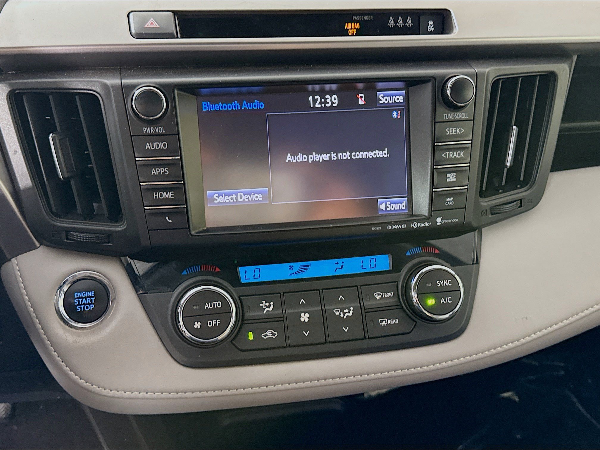 Used 2018 Toyota RAV4 Limited FWD image 18