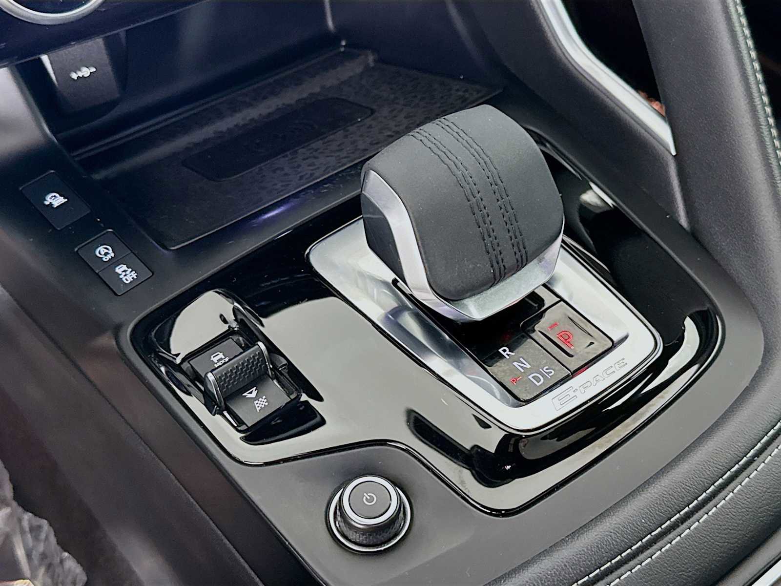 Used 2024 Jaguar E-PACE R-Dynamic SE image 17