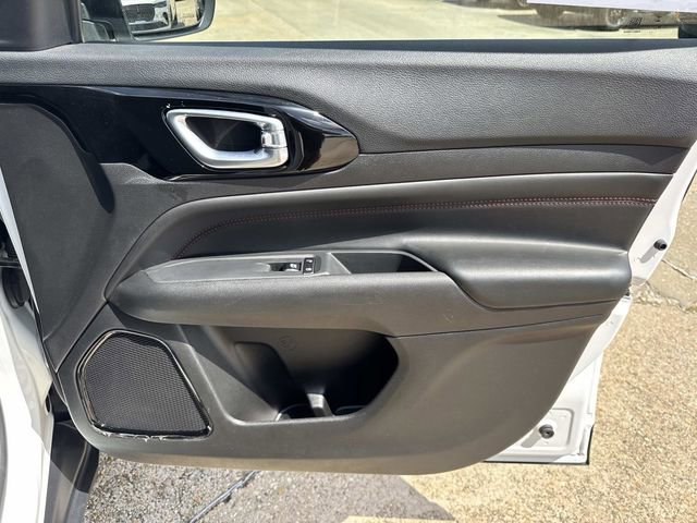 Used 2025 Jeep Compass Trailhawk AWD/4WD image 17