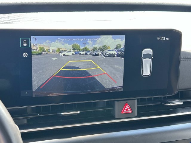 Used 2025 Kia Carnival FWD image 25