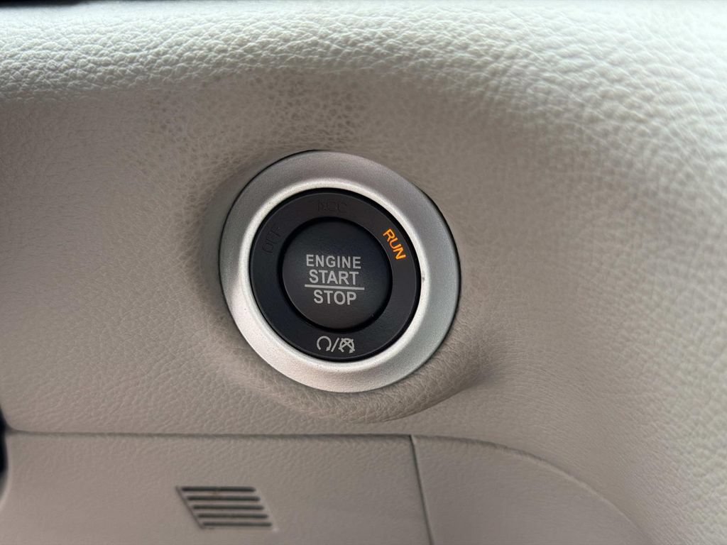 Used 2022 Chrysler Pacifica Touring-L FWD image 33