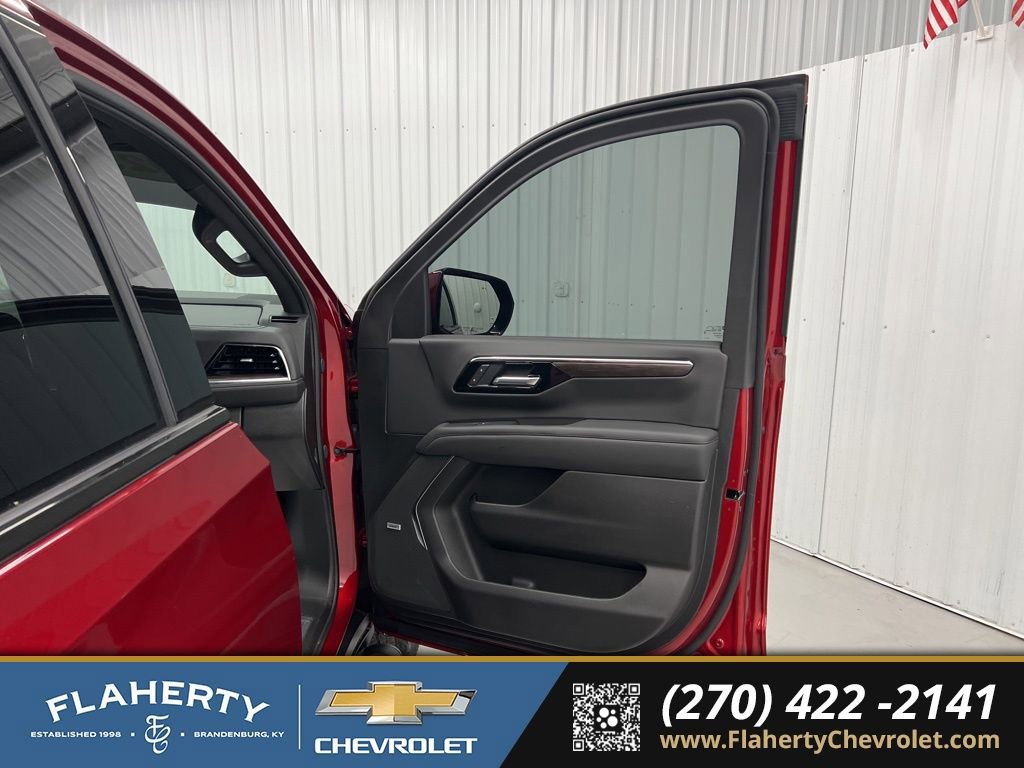 Used 2025 Chevrolet Tahoe Z71 w/ Comfort Package image 14