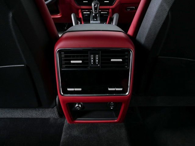 Certified 2022 Porsche Cayenne Turbo image 17