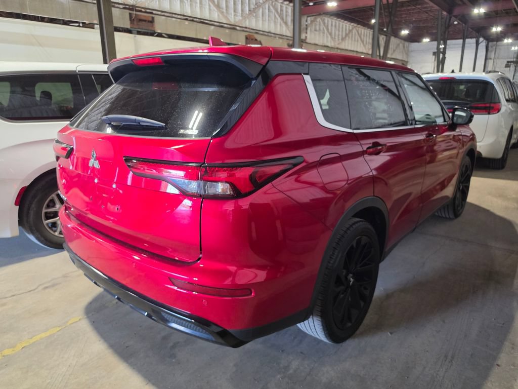 Used 2022 Mitsubishi Outlander SE AWD/4WD image 2