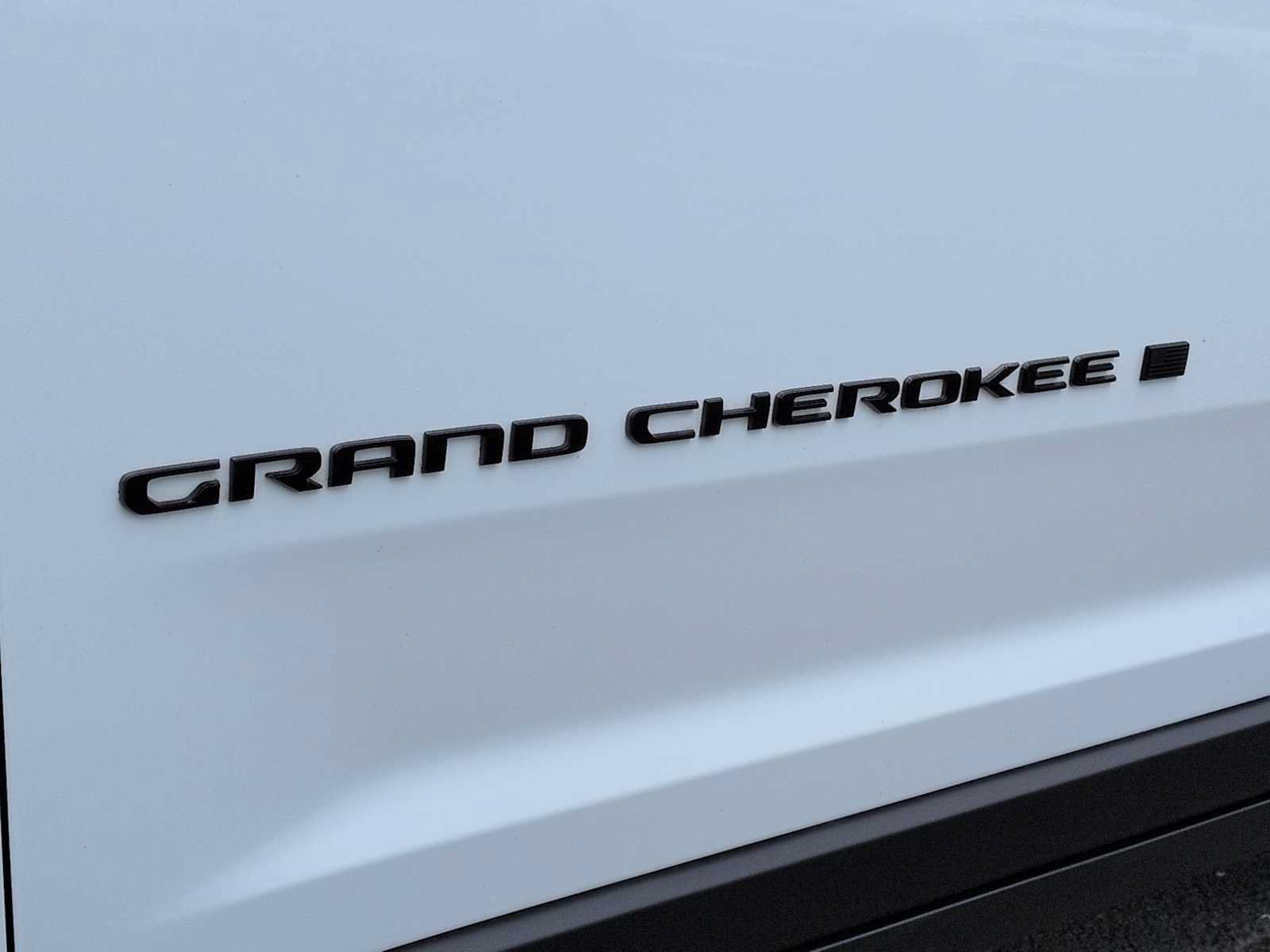 Used 2023 Jeep Grand Cherokee Altitude AWD/4WD image 13