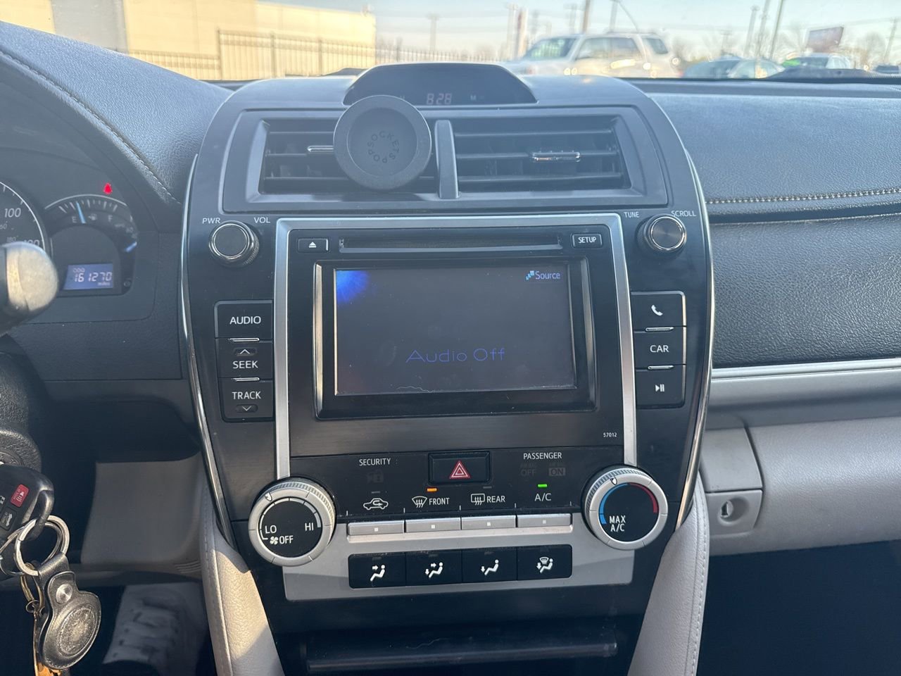 Used 2012 Toyota Camry LE image 10