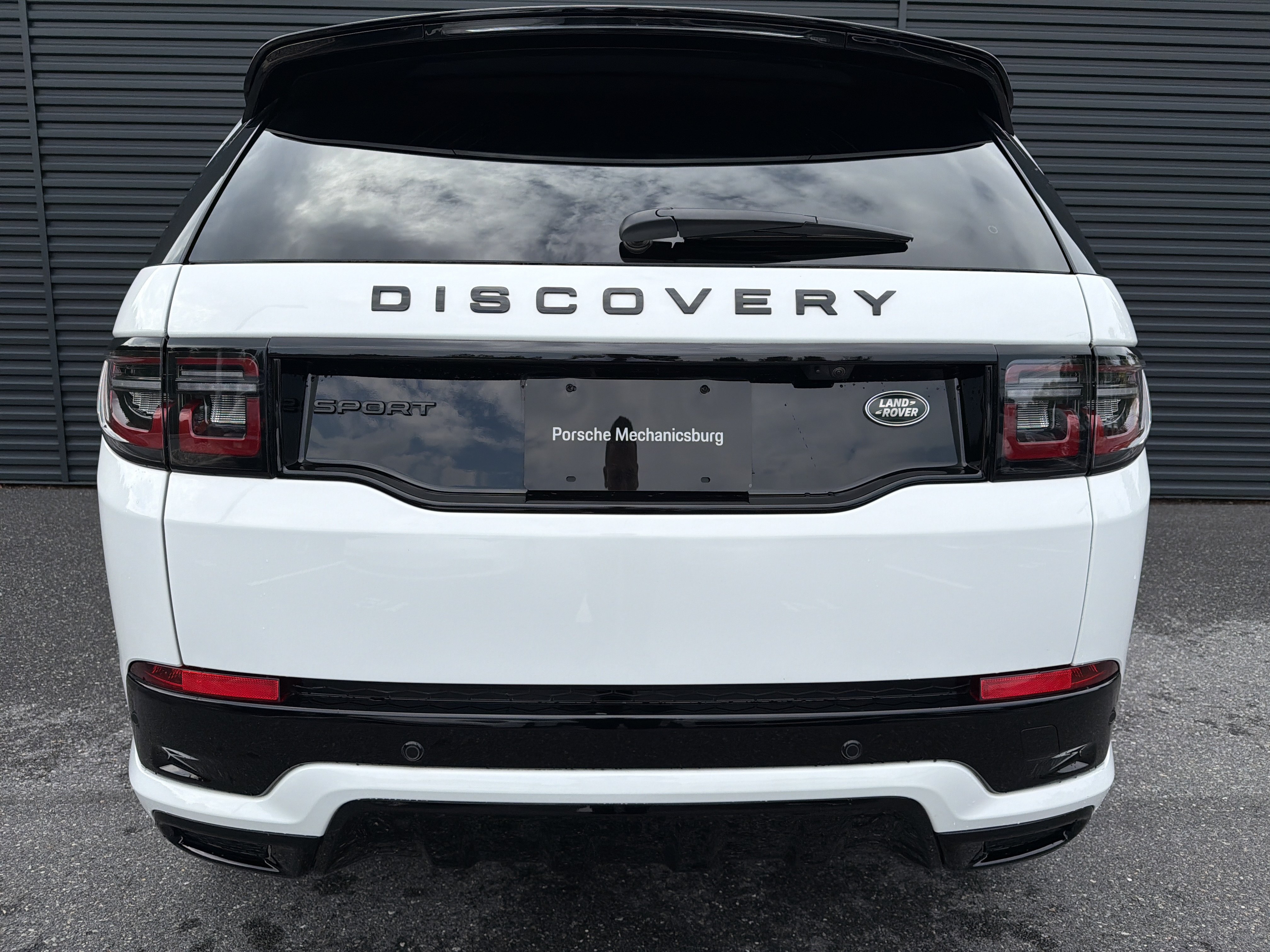 Used 2023 Land Rover Discovery Sport SE R-Dynamic AWD/4WD image 4