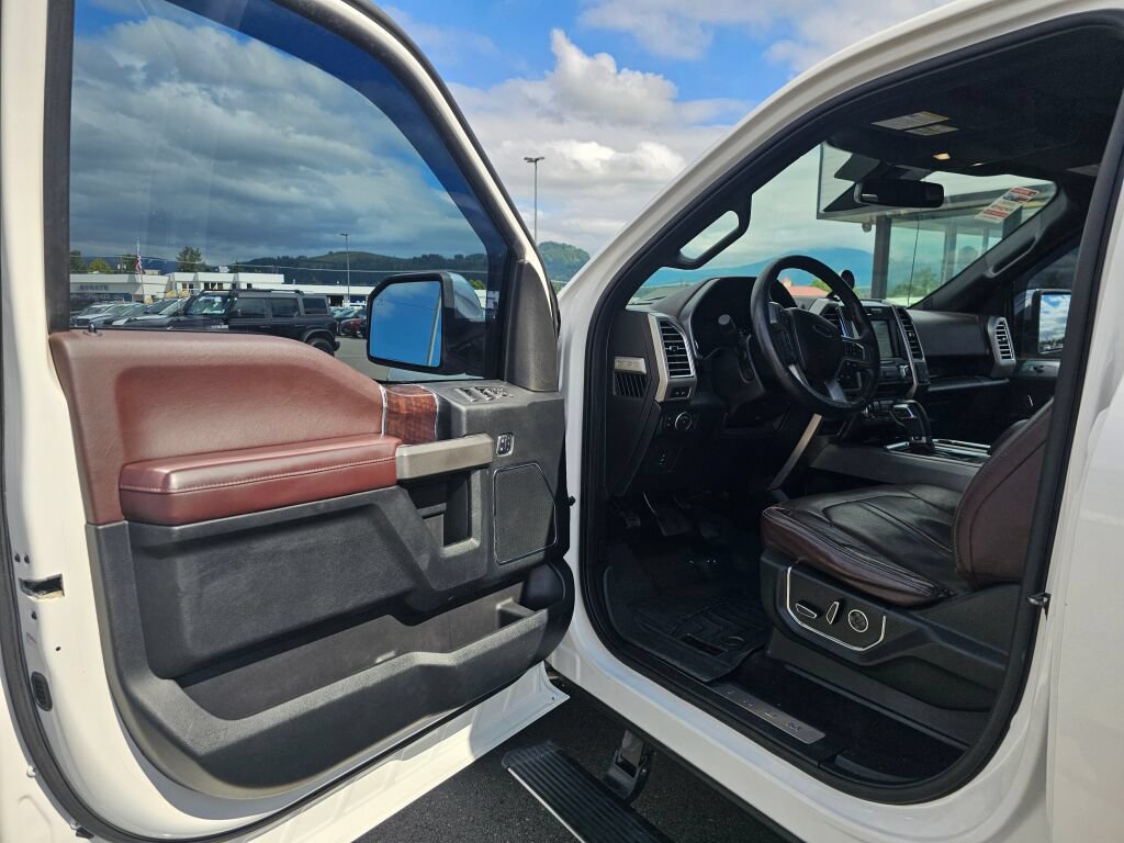 Used 2016 Ford F150 Platinum w/ Equipment Group 701A Luxury AWD/4WD image 16