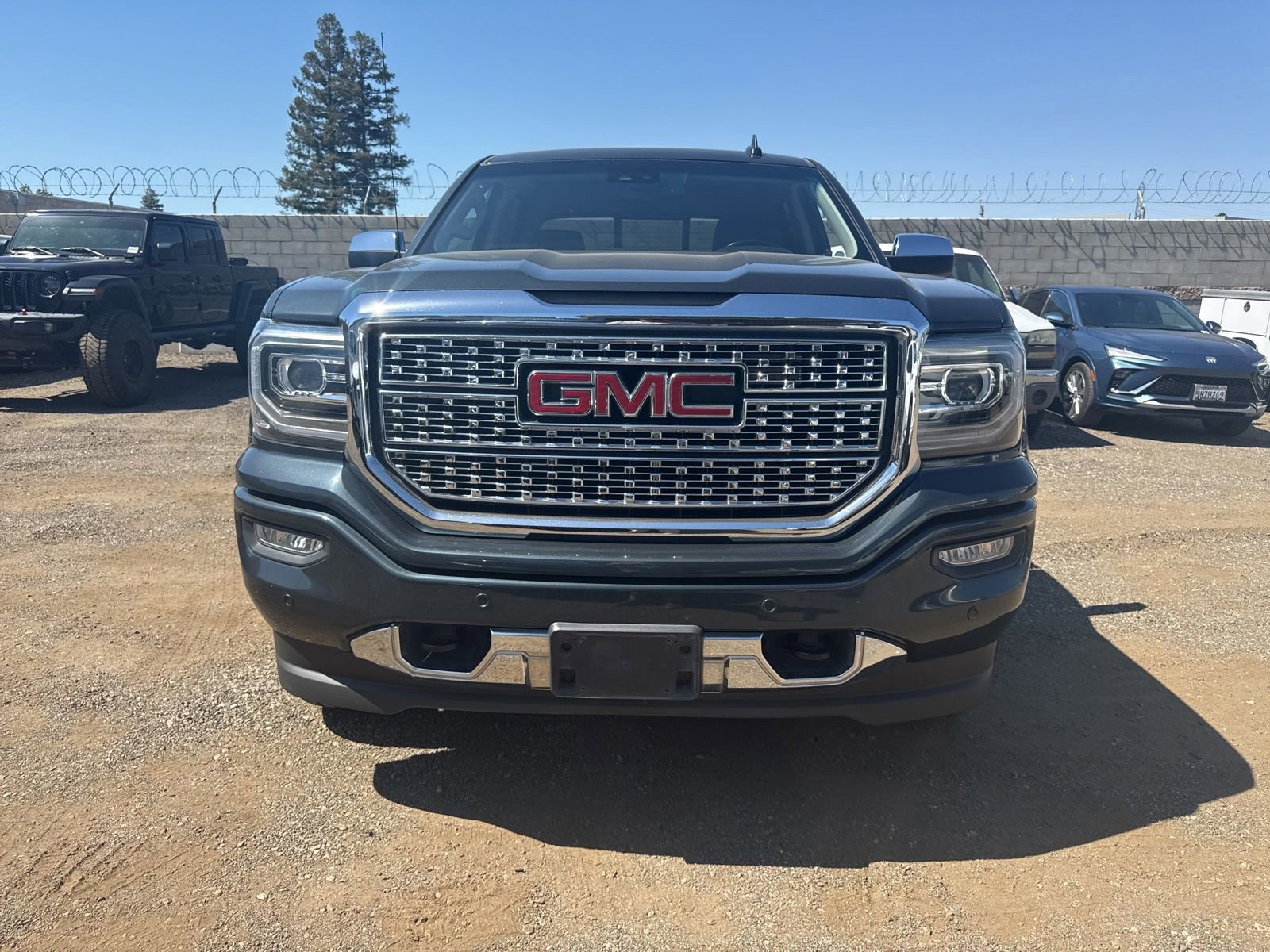 Used 2018 GMC Sierra 1500 Denali RWD image 2