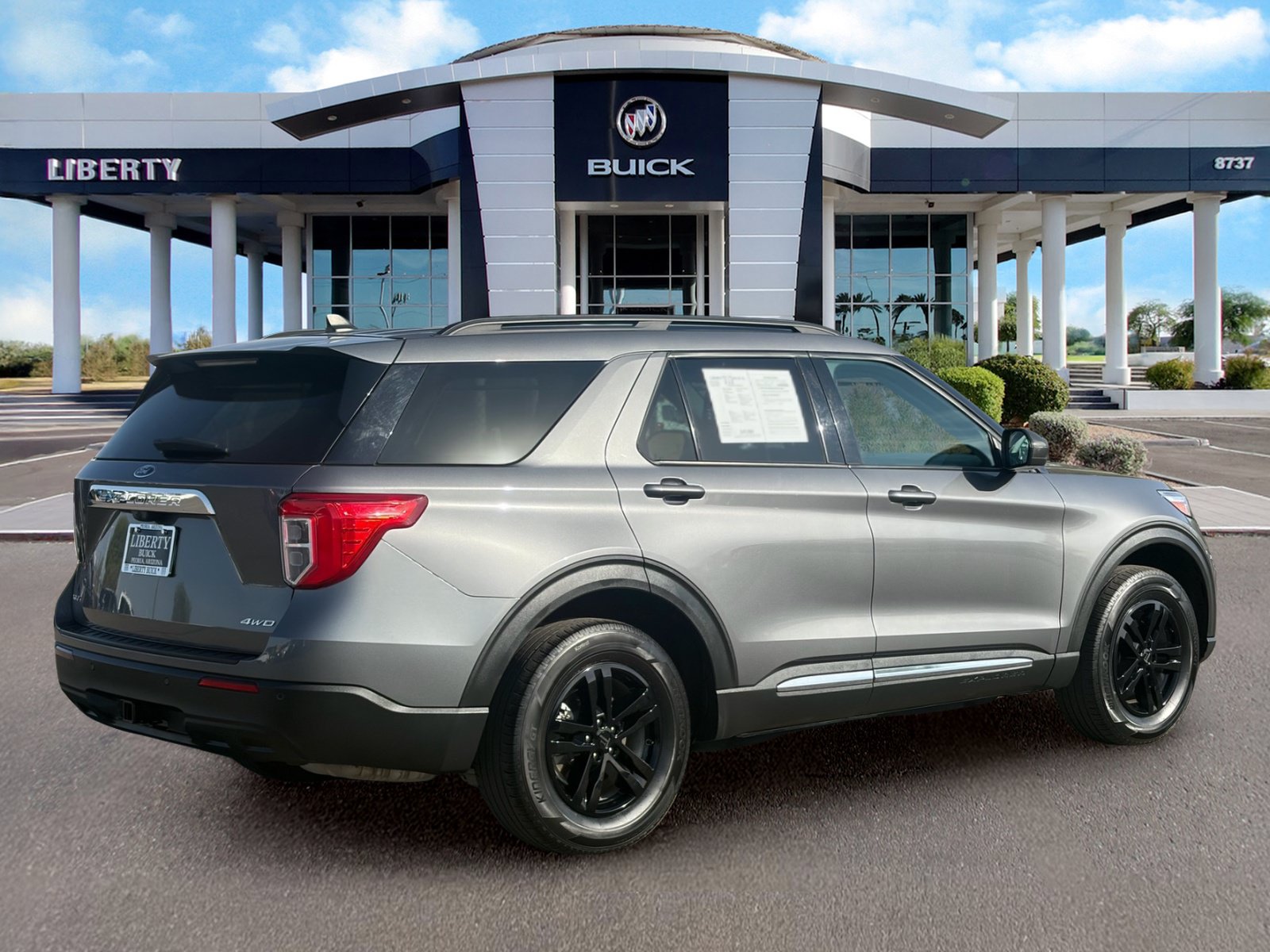 Used 2023 Ford Explorer XLT w/ Class IV Trailer Tow Package AWD/4WD image 4