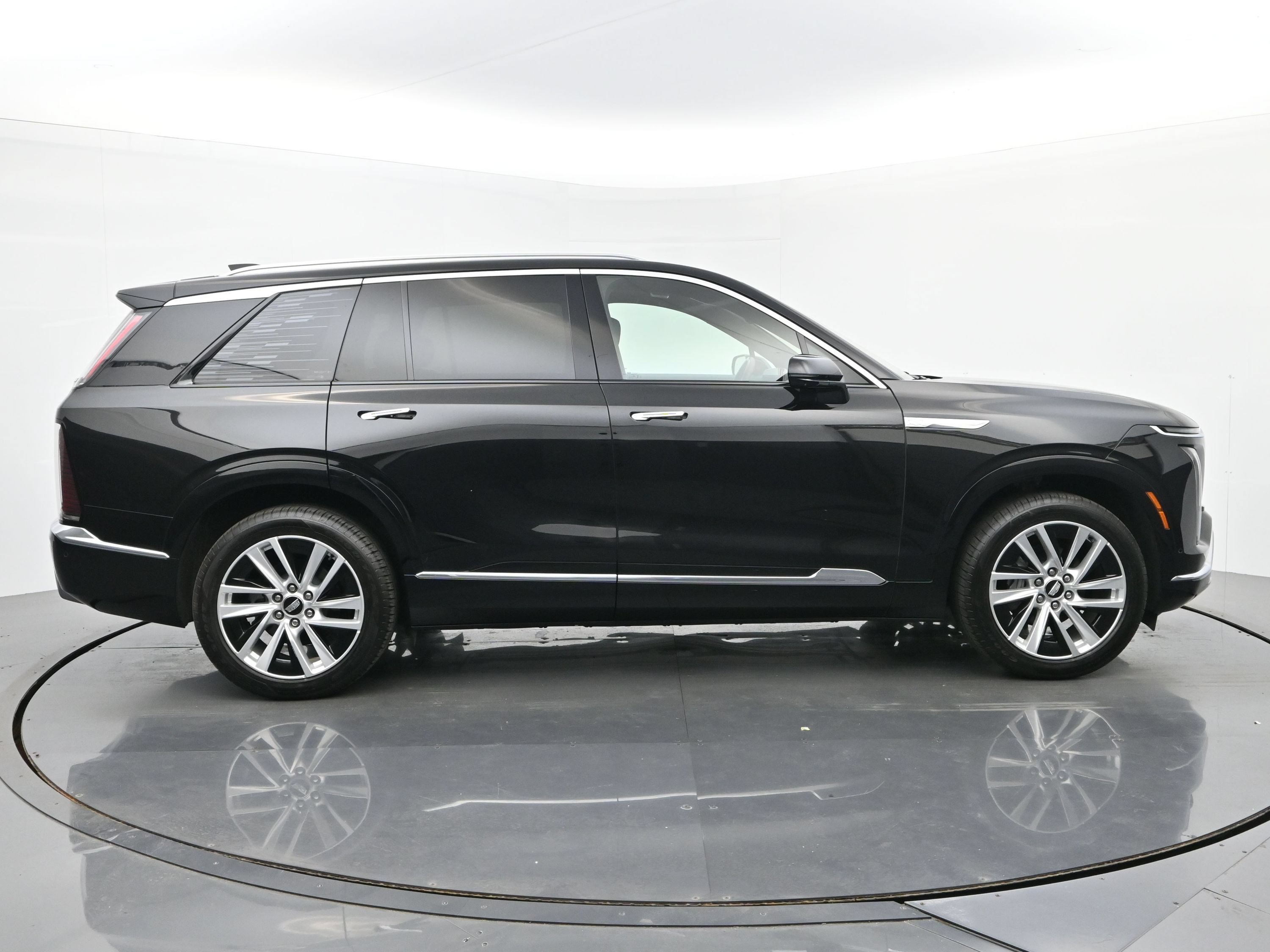 New 2026 Cadillac Vistiq Premium Luxury w/ LPO, Floor Liner Package AWD/4WD image 6