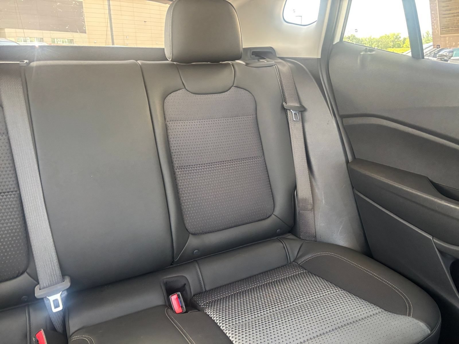 Used 2025 Chevrolet Trax LT FWD image 36