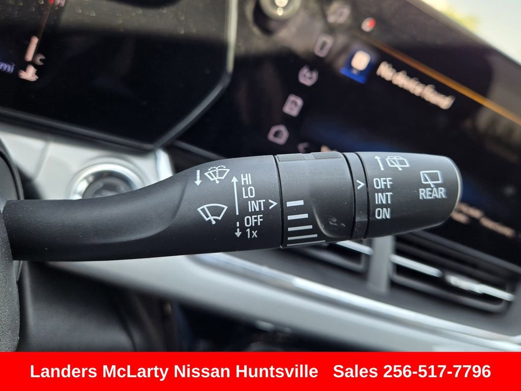 Used 2025 Chevrolet Trax LT FWD image 22