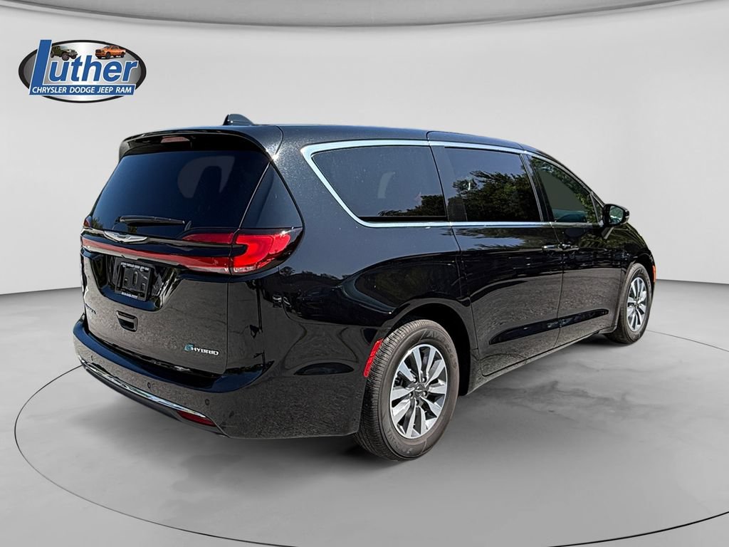 Used 2025 Chrysler Pacifica Select FWD image 5