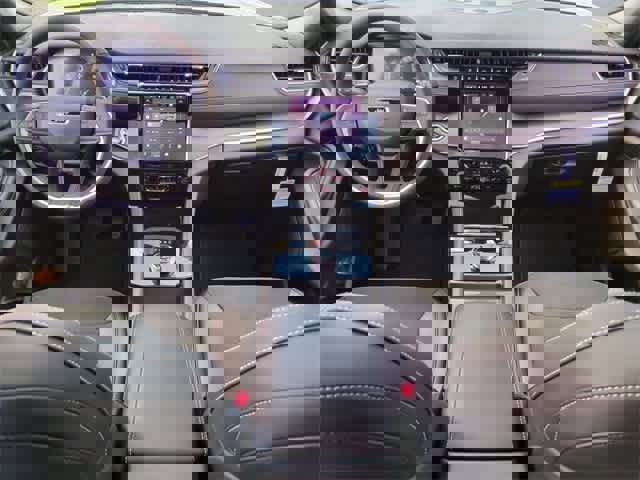 New 2025 Jeep Grand Cherokee L Altitude image 16