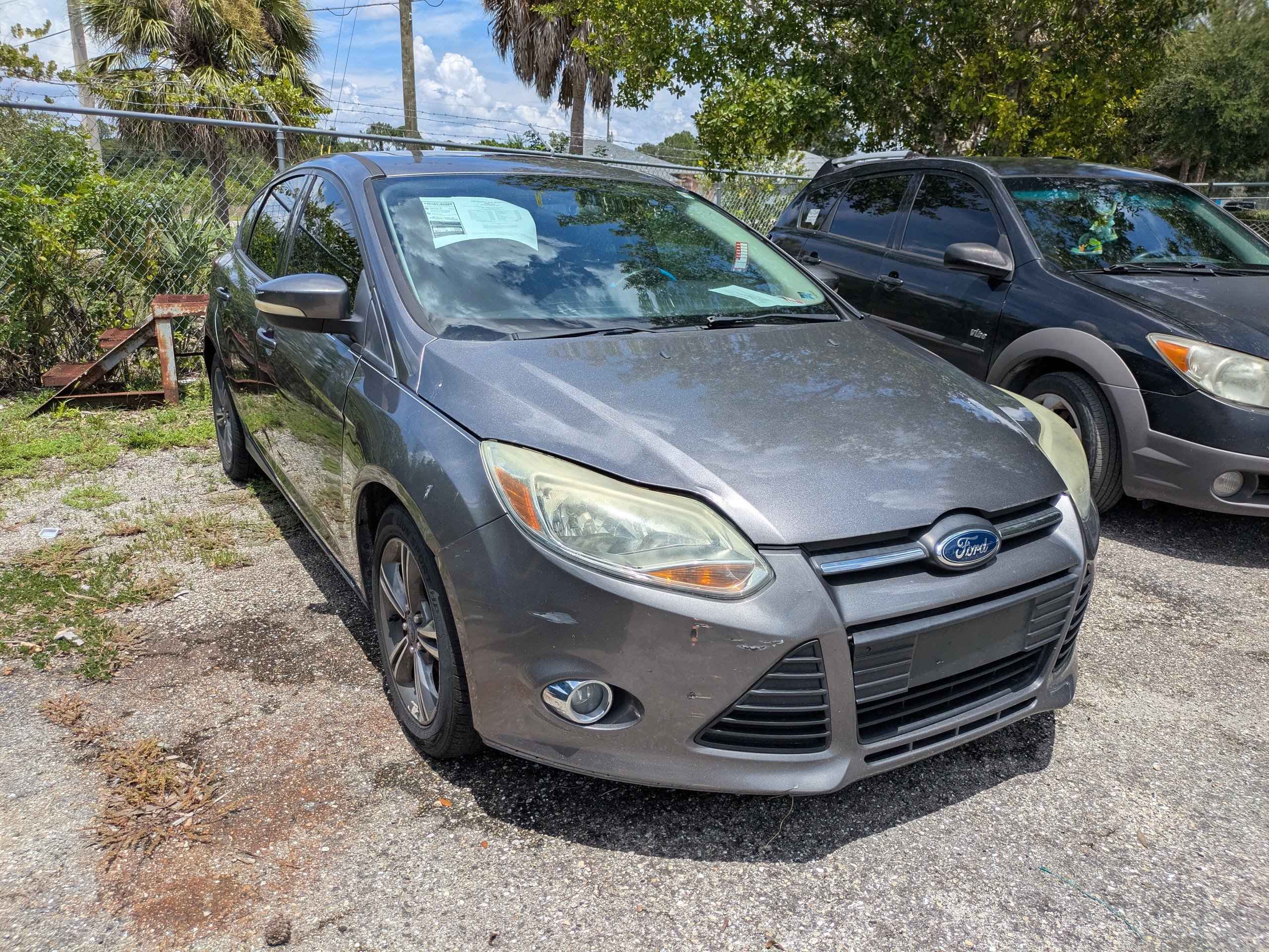Used 2014 Ford Focus SE w/ SE Sport Package FWD image 2
