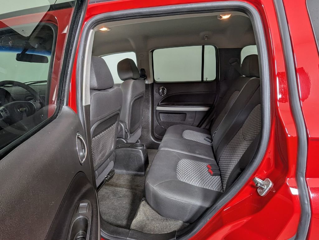 Used 2011 Chevrolet HHR LT FWD image 21