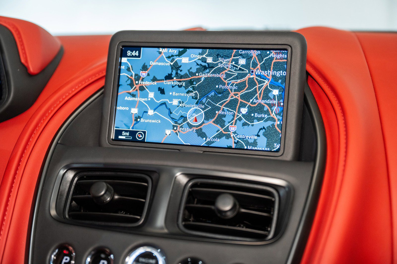 Used 2023 Aston Martin DB11 V8 image 24