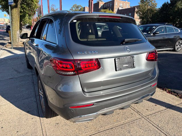 Used 2022 Mercedes-Benz GLC 300 4MATIC image 4