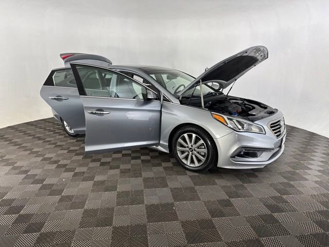 Used 2016 Hyundai Sonata Limited w/ Option Group 05 FWD image 11